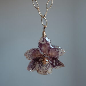 Collar Orquídea Cambria